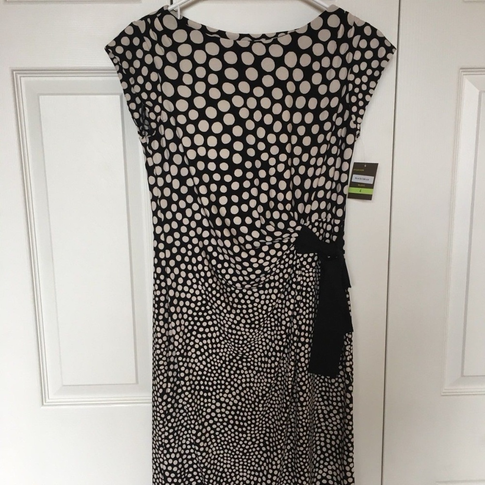Taylor Womens Black and White Short sleeve Polka D